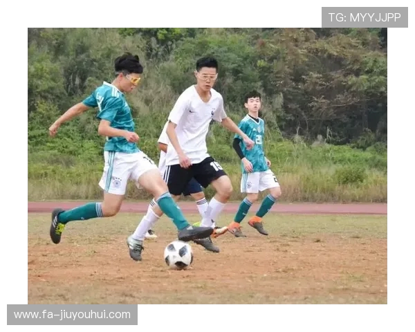 五里河中学足球比赛精彩上演 球员们展现青春风采激烈角逐 五里河中学足球比赛精彩上演 球员们展现青春风采激烈角逐